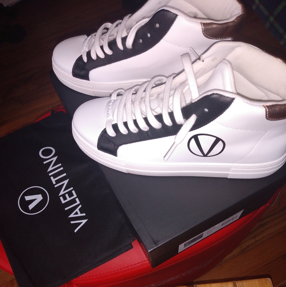 Valentino size 39 mens fits like 8.5